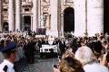36 Pope 1 * The Pope in his Popemobile * 800 x 537 * (183KB)